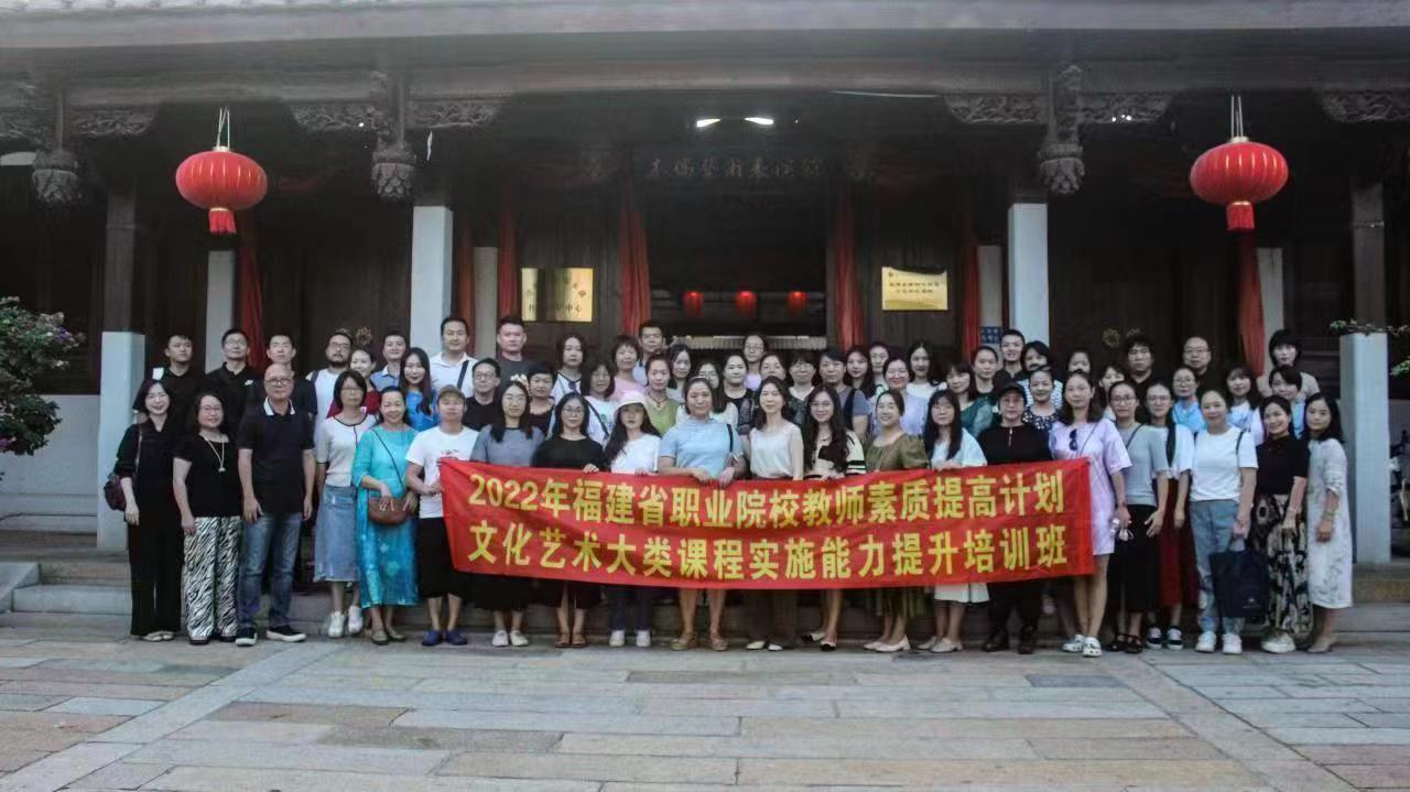 参加培训合影.jpg