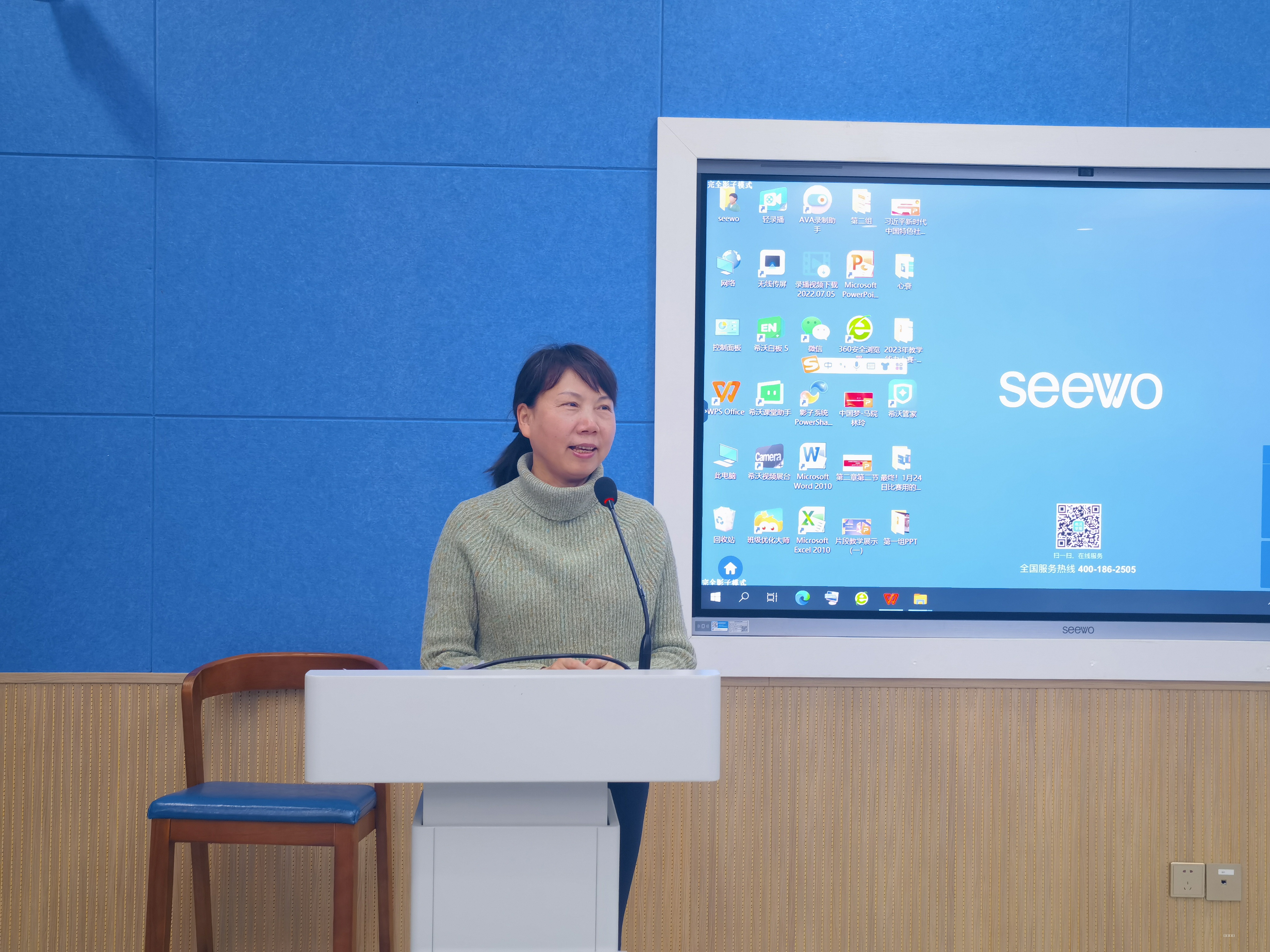 福建教育学院职业教育部主任邰鹭明老师点评参赛作品.jpg